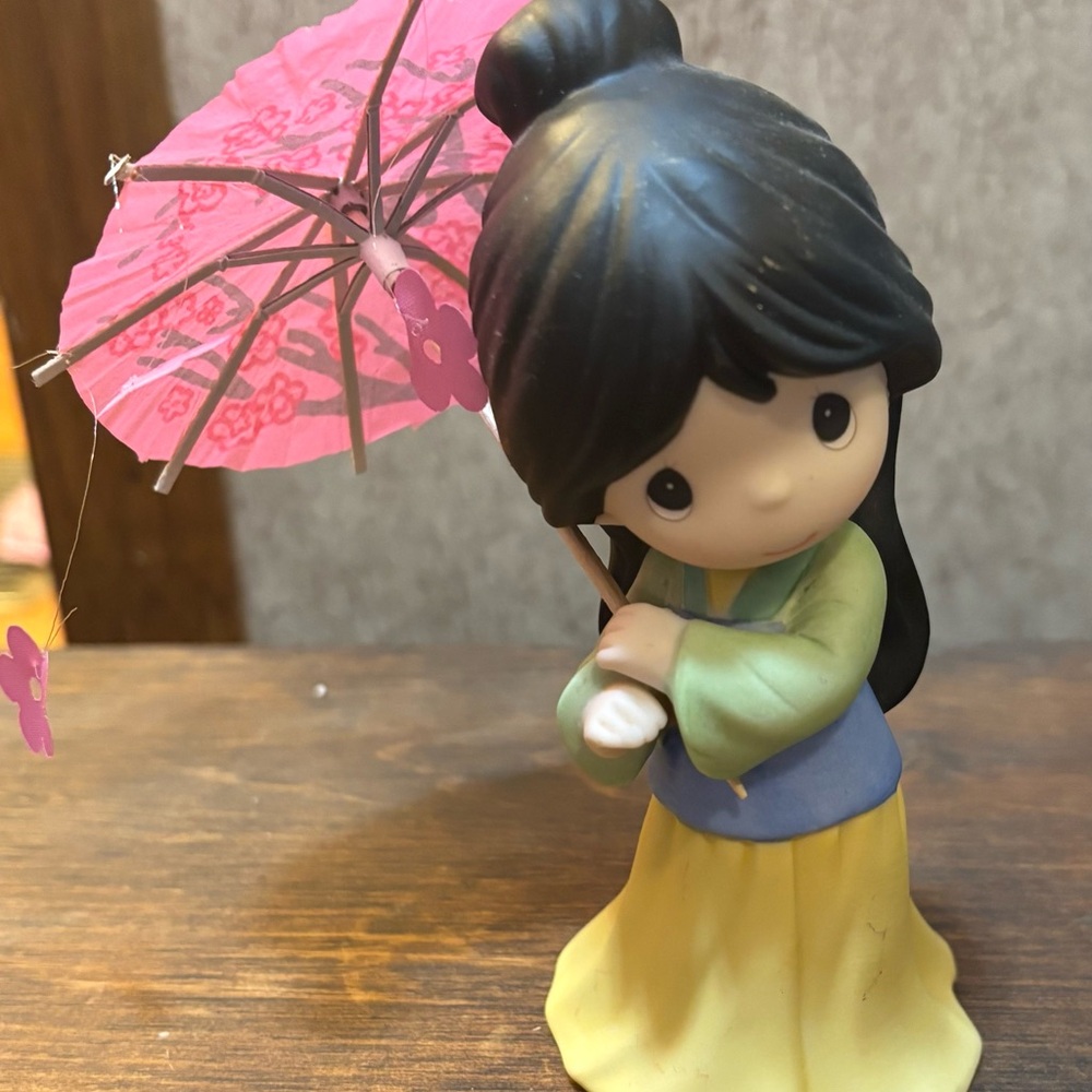 Disney Showcase Precious Moments Mulan